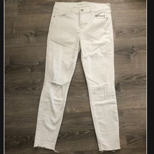 White High-Waited Jeans